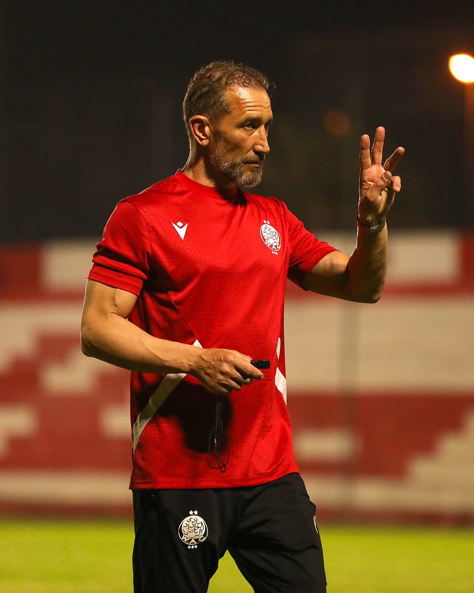 Welcome to the Wydad family, Coach Ben Askar! 🙌⚽ First training session filled with determination and dedication. 🔴 #DimaWydad