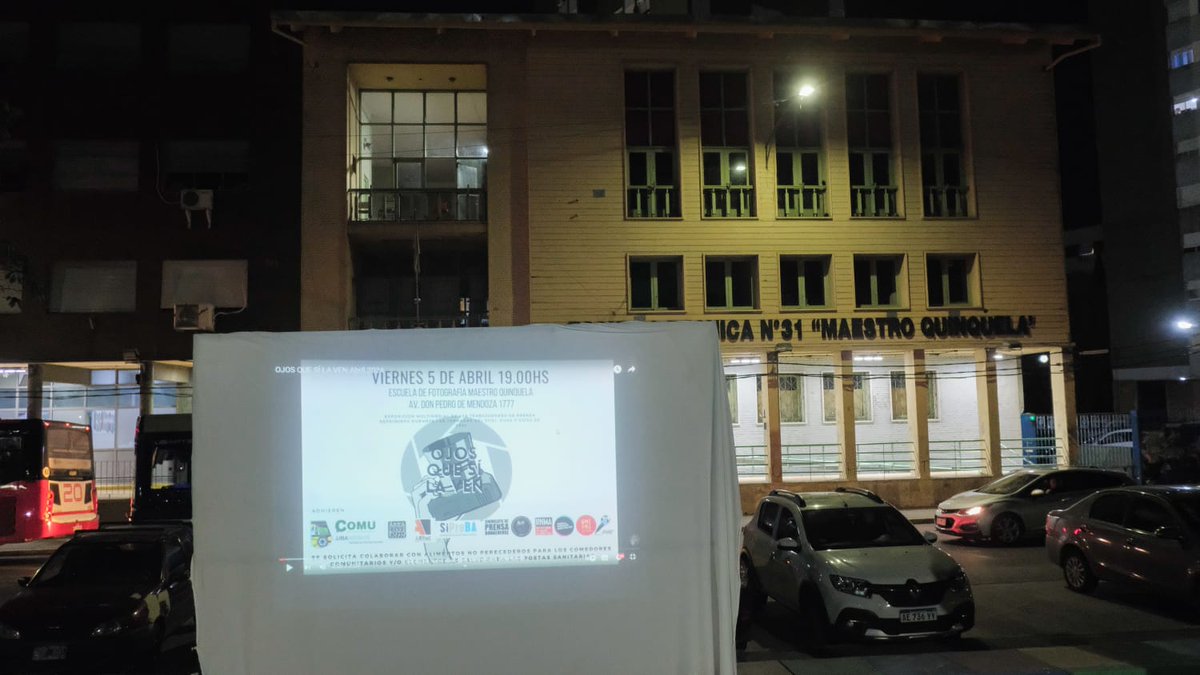 PeriodismoDeIzq's tweet photo. 📸 Ahora, en La Boca, #OjosQueSiLaVen muestra de fotoperiodismo sobre la represión durante las jornadas de lucha contra la Ley Ómnibus y en defensa de la escuela Maestro Quinquela. https://t.co/PPXVMOqfhW