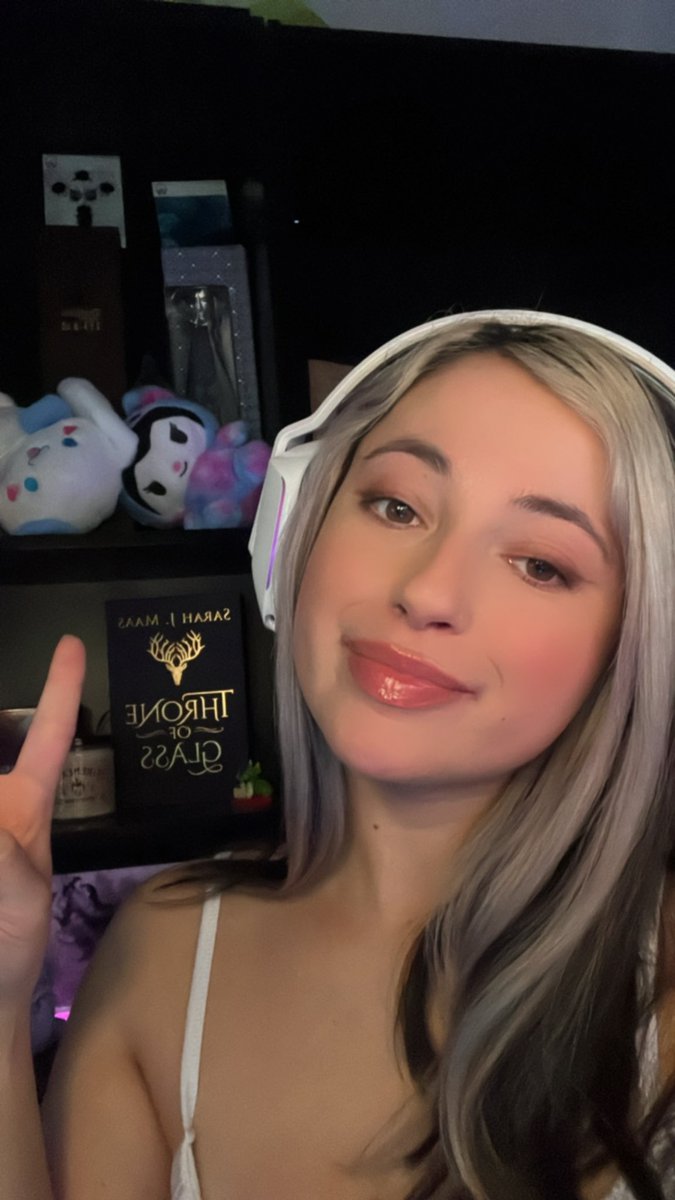 damnanggg's tweet photo. https://t.co/LMkvVSTGrk

Streaming some Val! Probably deranking 😅 #VALORANT #twitchstreamer #gamergirl #smallstreamer #CHILLING #fridaynight #vibes https://t.co/cDPc4bPJTI