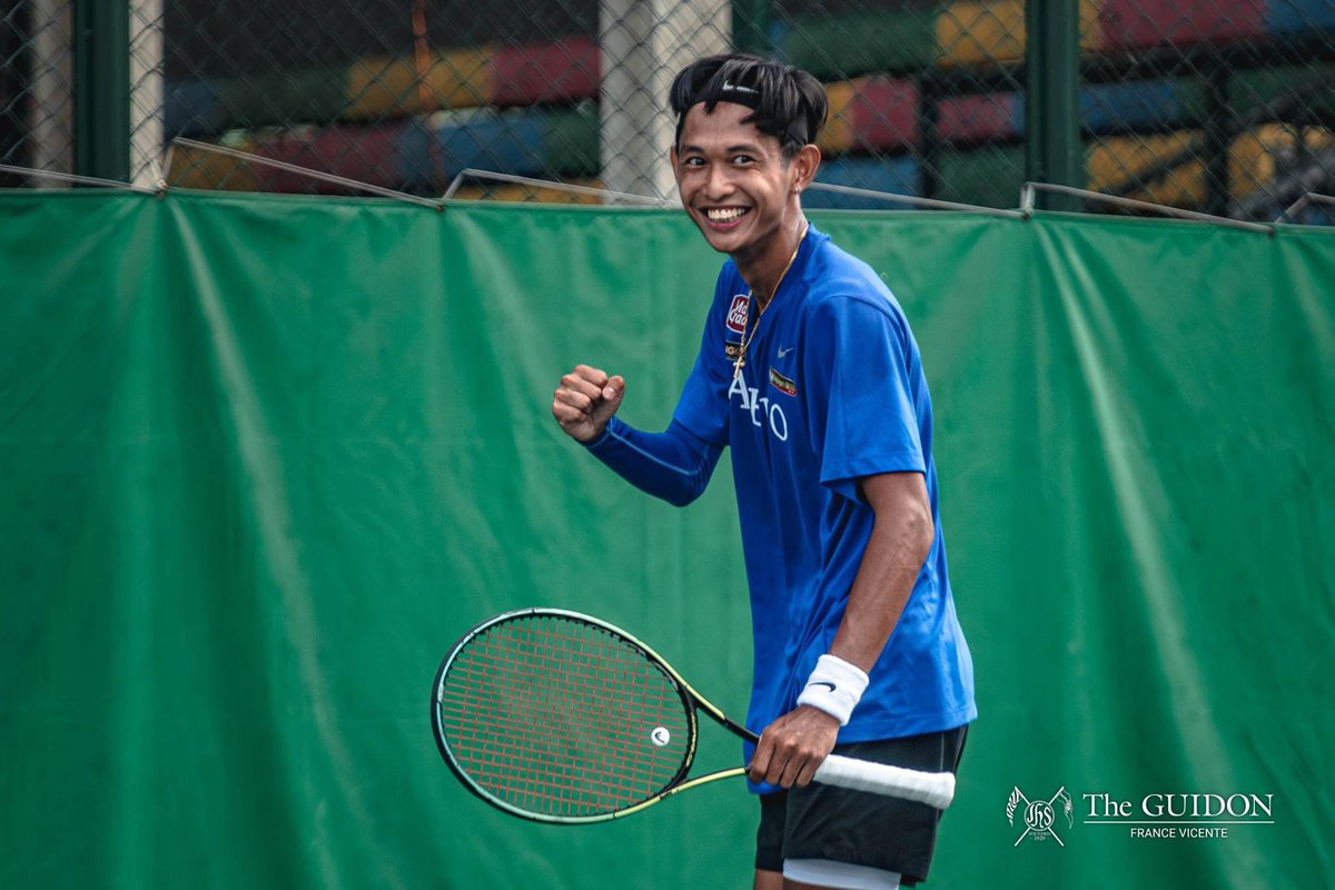 Ravi_TheGUIDON's tweet image. Looking to bounce back and extend the series, The Ateneo Men’s Lawn Tennis Team faces UST in game two of the finals at 7:30 AM.
Follow this account for more updates on the game
Photo by: France Vicente
@TheGUIDONSports
#UAAPTENNIS