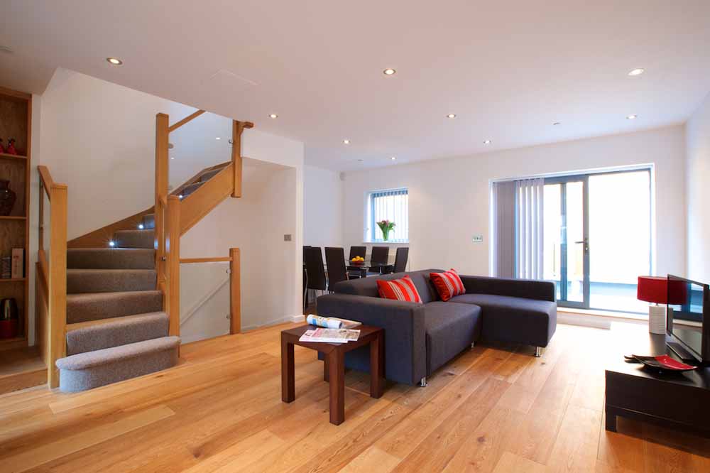 Stay in our Modern #Serviced 2-bedroom Townhouse in Marylebone, London - Ideal for family vacations. Fully furnished, free wifi, central location. #london bit.ly/3Sa1MyA