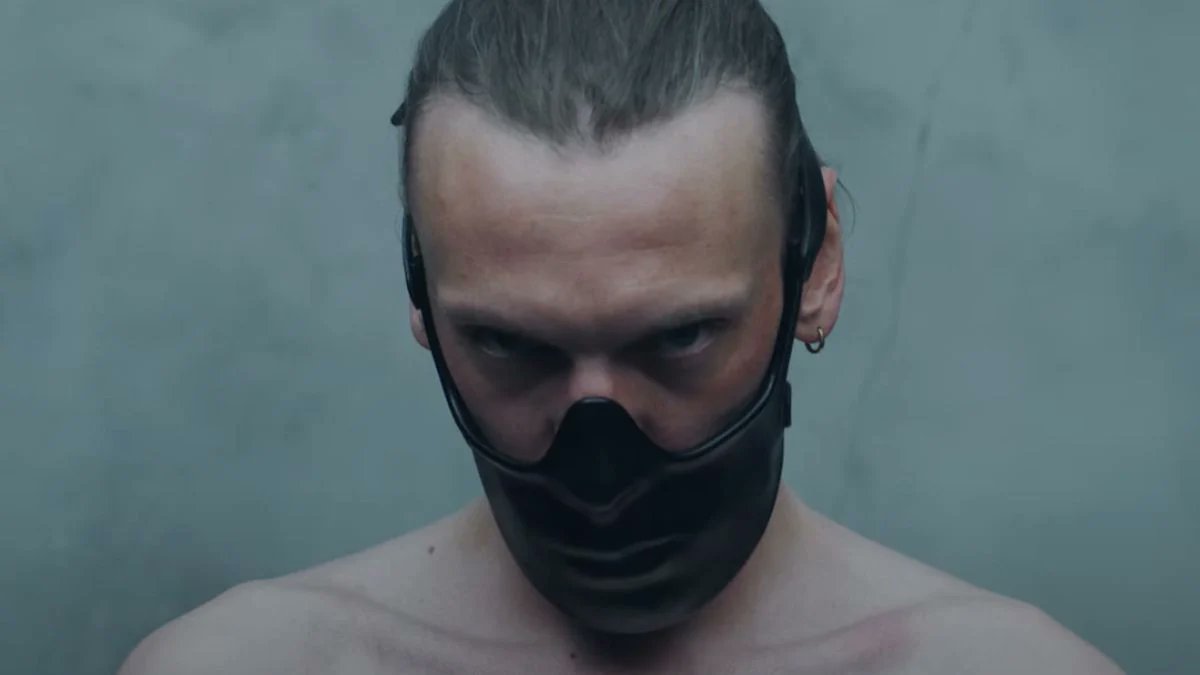 Jamie Campbell Bower of Stranger Things debuts new post-hardcore Project, BloodMagic  knot1.co/49wiXRv