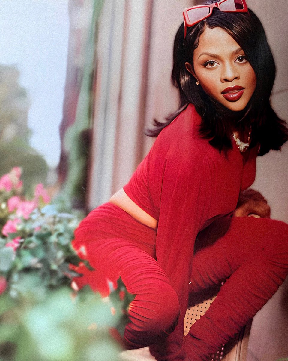vibetogum's tweet photo. What's your favorite Lil' Kim song❔ https://t.co/kIvttUnM3z