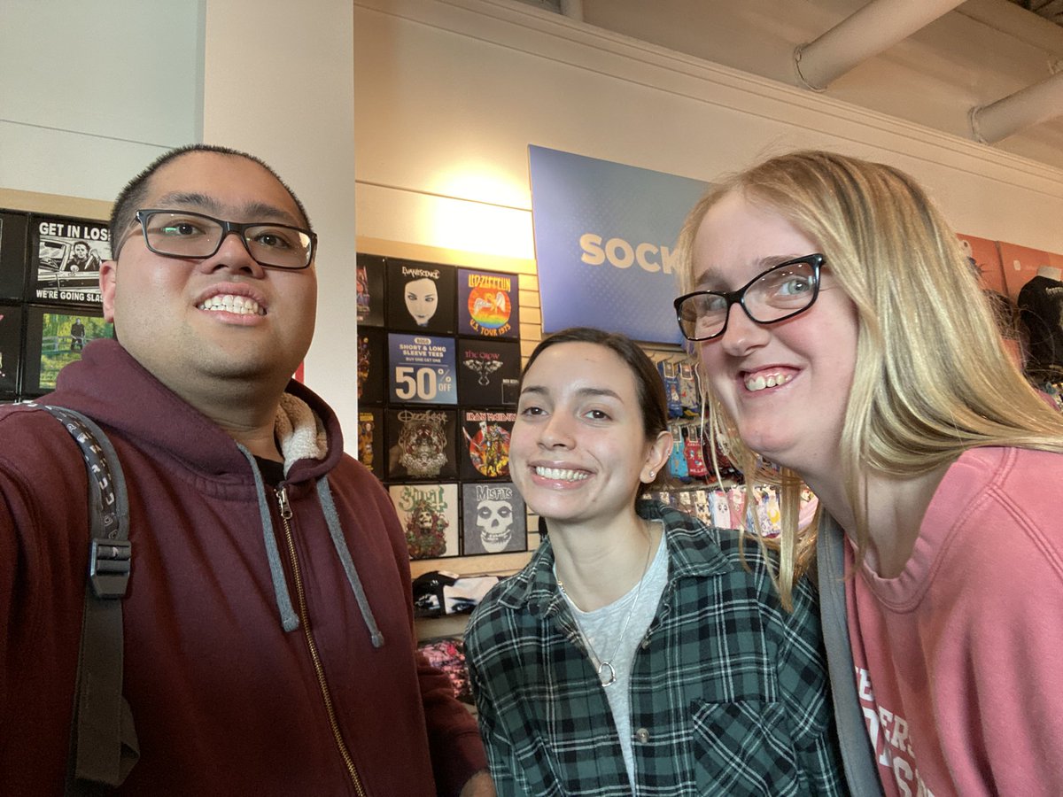 marklu2002's tweet image. I know I just saw my friend Gabby Chavez along with Me (Mark) and Hannah at the #FYE on the Mall but she also work here at the FYE as well! 👩🏻🏬🛍️💵💸💰
@officialfye @gablovesjoker #ForYourEntertainment