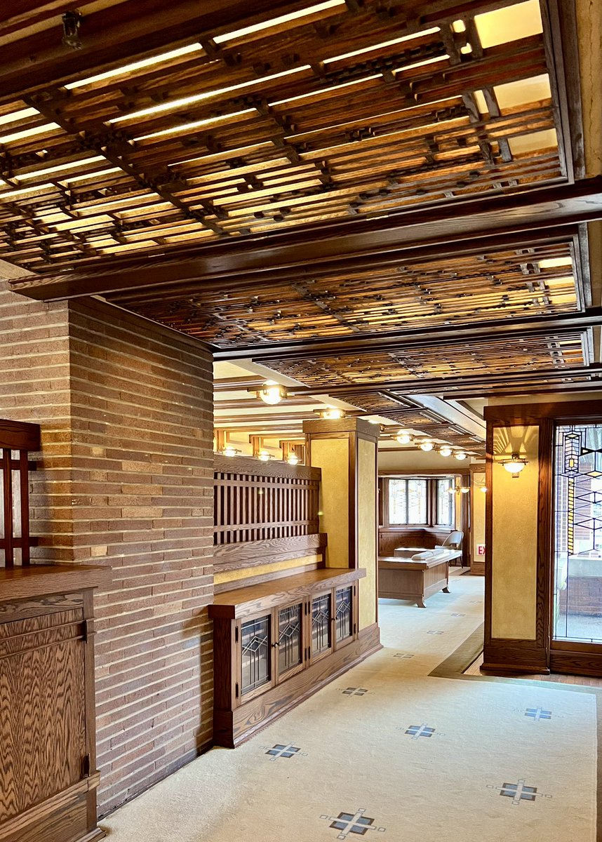 maxeschavez's tweet photo. Frank Lloyd Wright’s iconic Robie House (1910). Considered maybe the finest expression of Wright’s Prairie design, the house is one of 8 Wright buildings designated as a UNESCO World Heritage Site. https://t.co/qhOoai3AVx