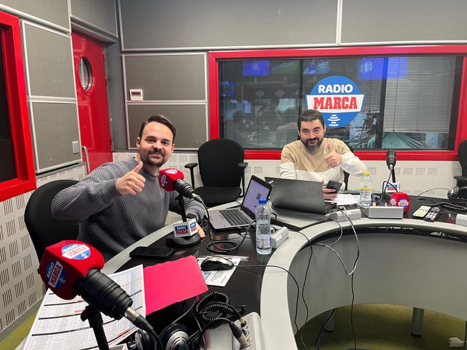 RadioMARCA's tweet photo. 💥 ¡SEGUIMOS @Marcador con #LosPablos!

🤣 Oye... ¿¿¿López???  @PabloLopezRadio

🤣 ¡¡¡Dime, Isra!!  @IHerraizFdez 

🏆Previa de la gran final de Copa

🇪🇸 Camino a la Euro 2025: @SEFutbolFem - Bélgica

🥈 J34 en Segunda 

🏀J33 Euroliga

🔝¡Y mucho más!

📻https://t.co/ilgsizI4uT https://t.co/6YAhfVdt9N