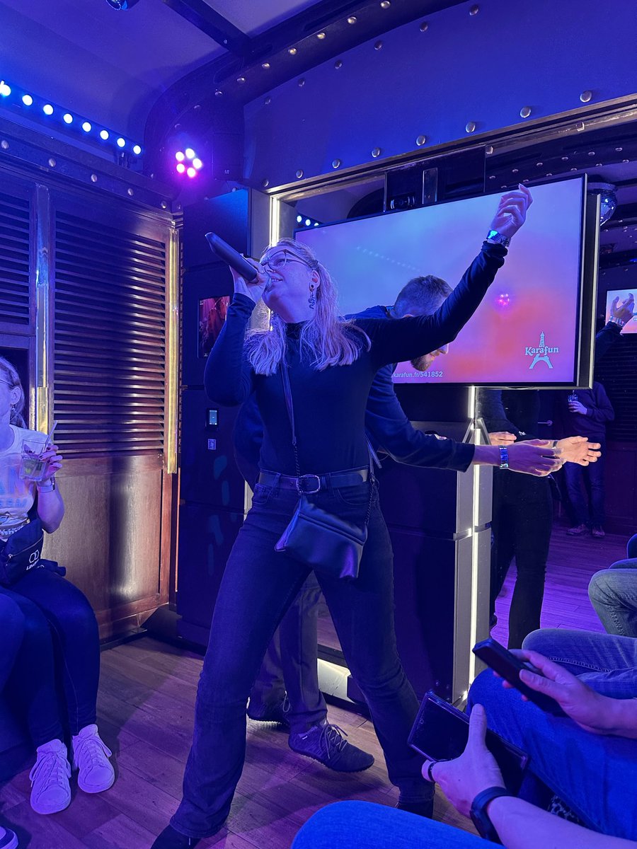 Should've seen me giving everything I am for Ryan Goslings "I'm just ken" at the last <a href="/kuberoke/">kuberoke</a> Party.

But you didn't, so here's a picture.