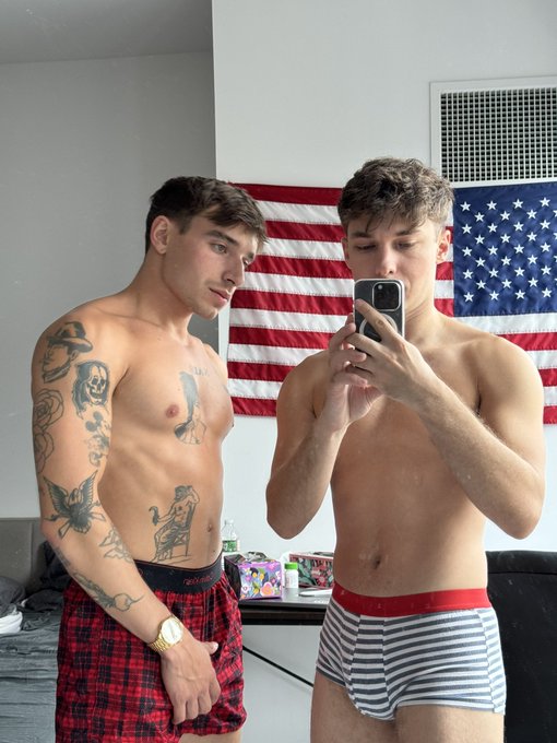 3 pic. Had some fun with @jamesluckysz go follow https://t.co/vNAU3naOlJ https://t.co/b8U9vEhFIg