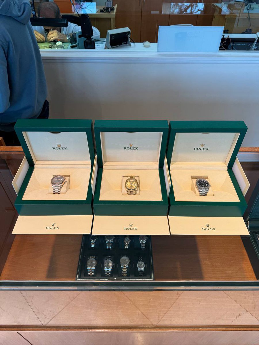 kaytrapanda's tweet photo. White gold submariner blue bezel  - 35k 
White gold day date 40 baguettes - 46k 
Gold day date 40 baguettes - 46k 
Rose gold Sunkist Roman numerals day date 40 - 46k https://t.co/1rBapdWv1q