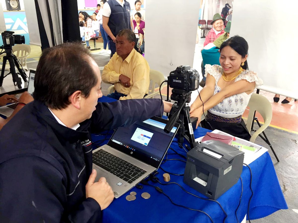 🟣Con éxito se desarrolló mega brigada de cedulación en la parroquia San Pablo del Lago #Otavalo. 

📍La población perteneciente a las comunidades de Araque, Topo, Ugsha, Casco Valenzuela, Angla, Cusin Pamba, entre otras, accedieron al servicio de cedulación. 

#ElNuevoEcuador🇪🇨