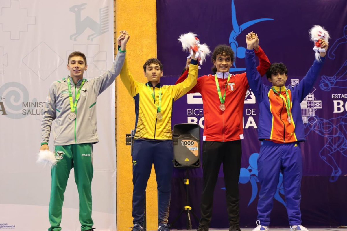 MaRenee25's tweet photo. En el primer día de los I Juegos Bolivarianos de la Juventud Sucre 2024 me siento feliz y orgullosa por Santiago Rejas Tufiño, de 15 años, quién da la primera medalla de plata a #Bolivia. Hoy alcanzó el logro en la disciplina de esgrima. https://t.co/KLECvu5GlF