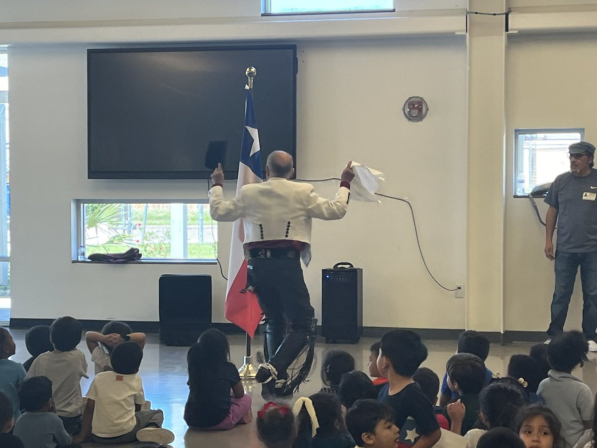 EREYES0624's tweet photo. Thank you to the Chilean Consulate and Mistral PTO for the amazing celebration of Gabriela Mistral. @mistral_cec @HISDECH @HISDWestArea https://t.co/myvaqnejrm