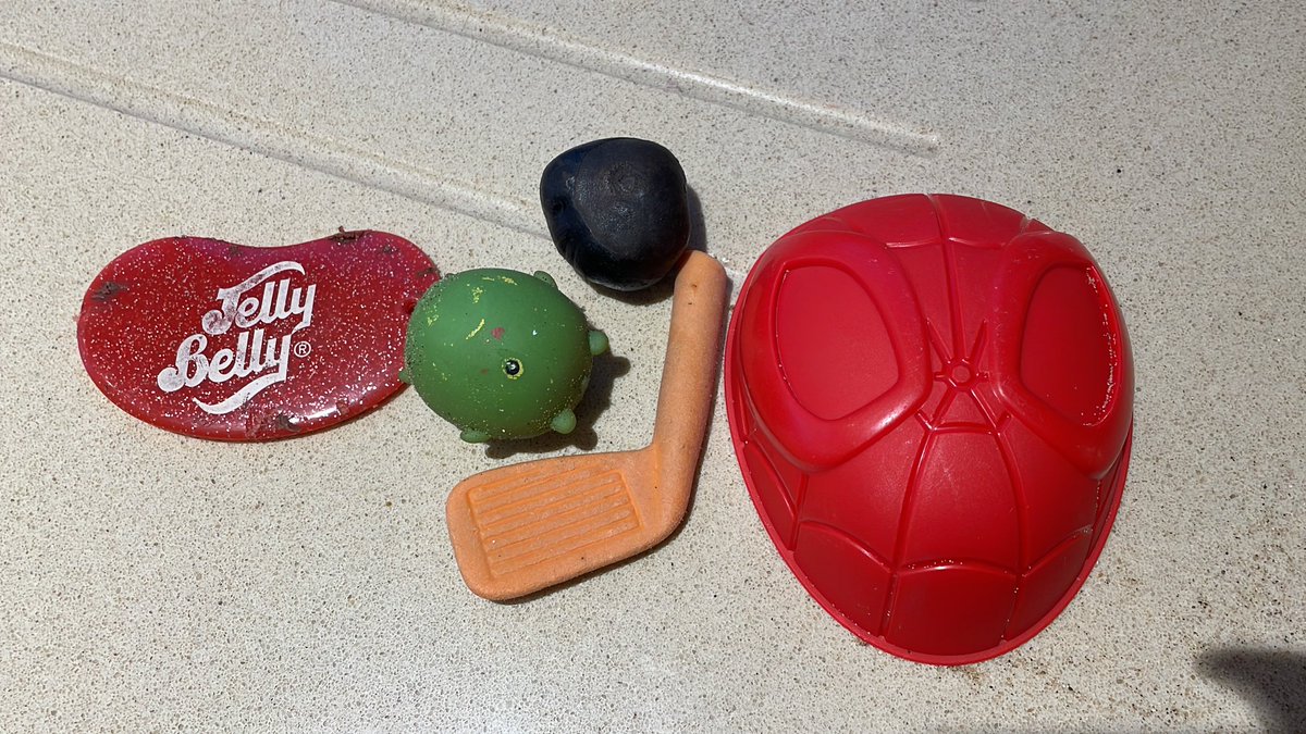 Dave_Dixon1's tweet photo. Bagged 10.3 kg on my pick with @NatD90164112 at #manhavenbay always lots of #plasticpollution #monofilament & #industrial rubbish here so filled our bags easily got a few keepers & a maybe for the treasure hunt 🫰
#lovewhereyoulive
@KeepBritainTidy
@Plasticsimpact
@CarbonKiss https://t.co/j4CmaZbKyp