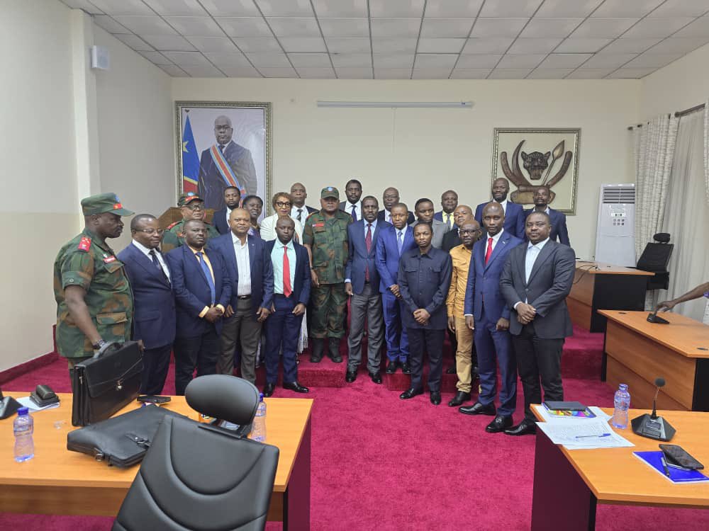 Soucieux au plus haut point de la Paix et de la Sécurité de nos Populations , Députés du Nord-Kivu, avons échangé avec le Chef d’Etat Majar Généal et ses Adjoints sur les urgences qui s’imposent en vue de définitivement redonner sourire aux Congolais.

Vivement la paix au N-K.