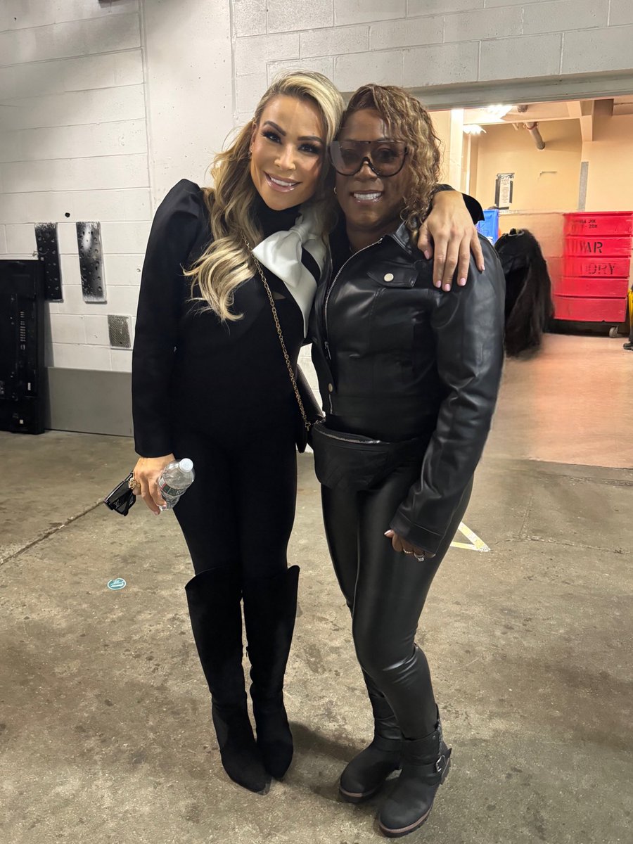 Love having @Phenom_Jazz here at #WrestleMania!!!!! A pioneer in womens wrestling and a legend! Inspired by her!!!!!