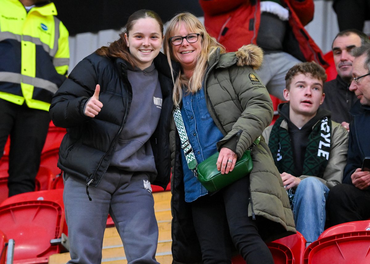 🥳 Happy birthday to @ArgyleWFC's Fern Orchard, in the away end at Rotherham tonight! #pafc