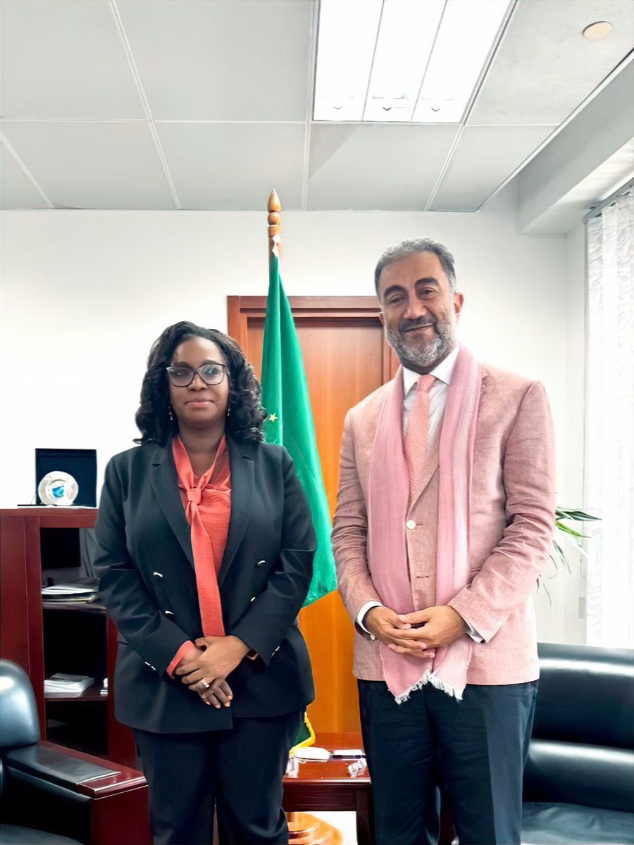 Excellent meeting with AUC Director General, H.E. Amb. @FSijilmassi, and team. Grateful for the constructive perspectives shared. Explored steps to deepen @EIB & @_AfricanUnion cooperation for Africa's sustainable development in line with 🇪🇺#GlobalGateway & #Agenda2063.