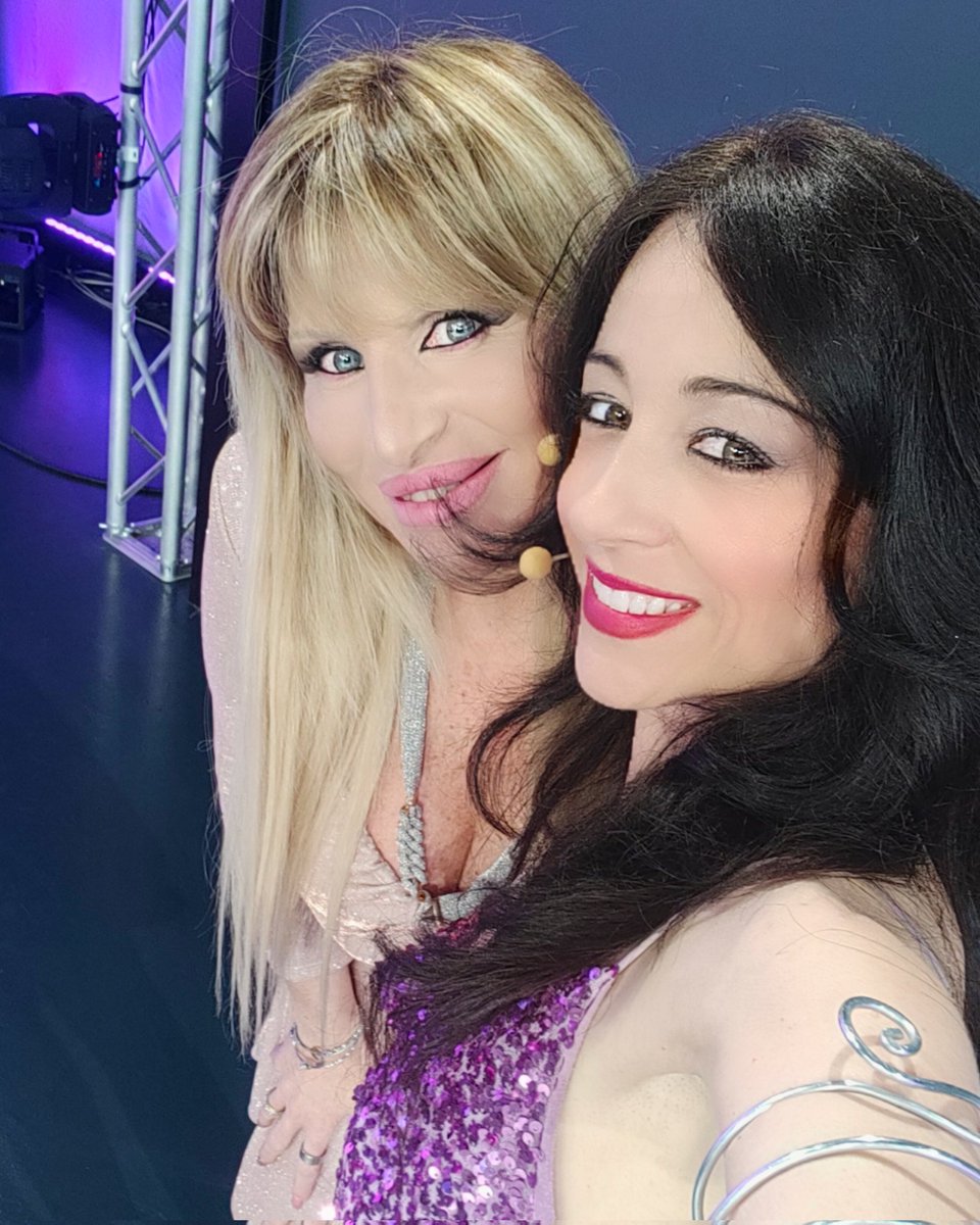 ondanotte's tweet photo. È sempre Fiesta ...Il Viaggio
Claudia Rustichelli &amp; Francesca Maiocchetti  

🌟STASERA🌟

❗VENERDÌ - ORE 21❗

⭐SKY "IN TUTTA ITALIA E EUROPA" - CH 823 e
⭐TVSAT "IN TUTTA ITALIA" - CH 55 - 
#claudiarustichelli #francescamaiocchetti  #singer #presenter  #goldtv #sky #tvsat https://t.co/Kr7AMVh6t0