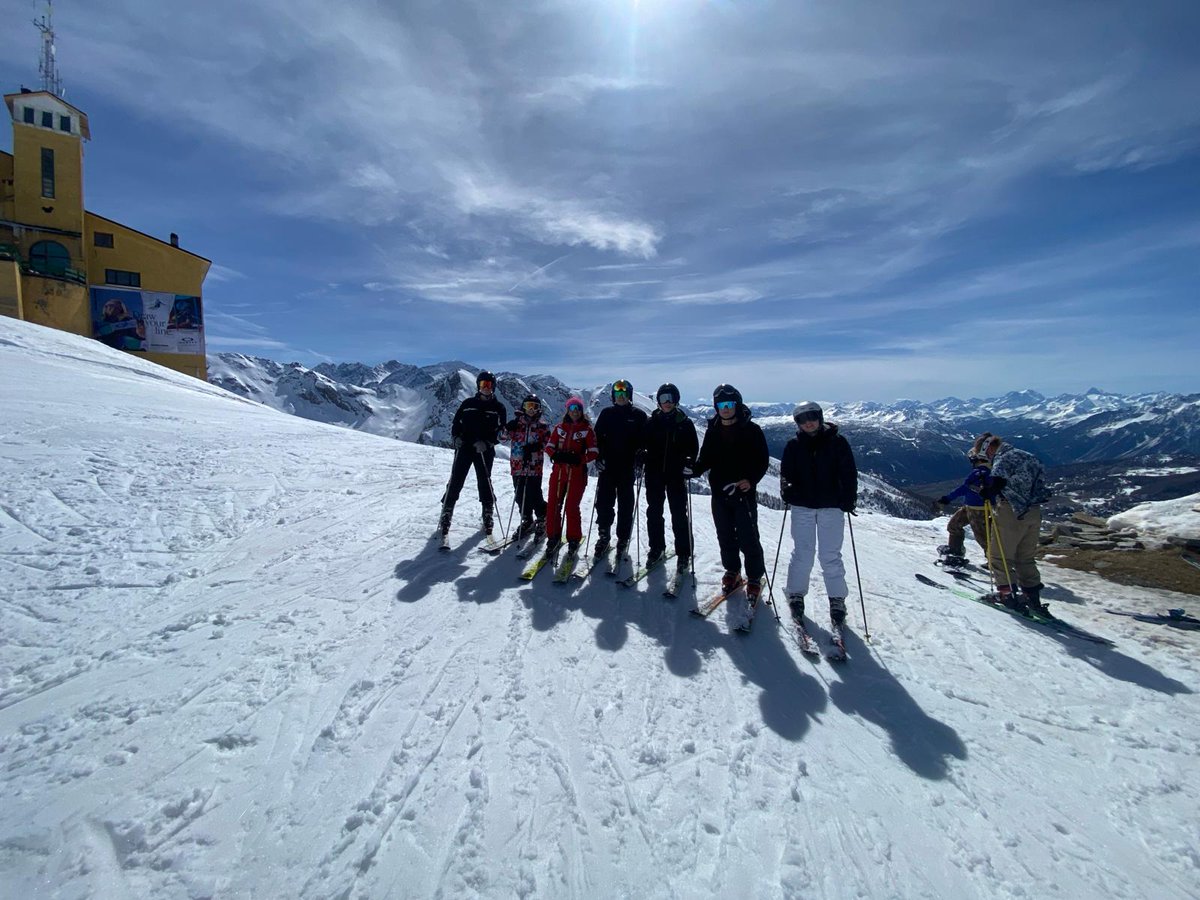 skihhs's tweet photo. Some amazing pictures from today https://t.co/JyxxNU4dig