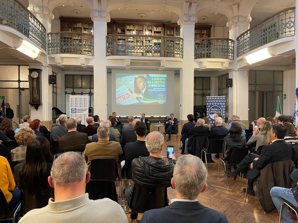 🔵 “L’Europa”, diceva Giorgio Almirante, “o va a destra o non si fa”: eravate tantissimi questa sera al Centro Filologico Milanese, dove con @rapisardant , direttore del @SecolodItalia1 , e Stefano Passaquindici de @ilgiornale abbiamo raccontato le nostre radici, le nostre…