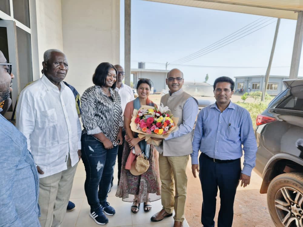 HCI_Accra's tweet photo. High Commissioner Manish Gupta visited the Central region and held meetings with Regional government authorities, the Oguaa Traditional Chief, the Regional Chamber of Commerce, the media, and academia. 

#IndiaGhana #outreach #partnership #capacitybuilding #friendsofindia https://t.co/79KoXdQ6zm