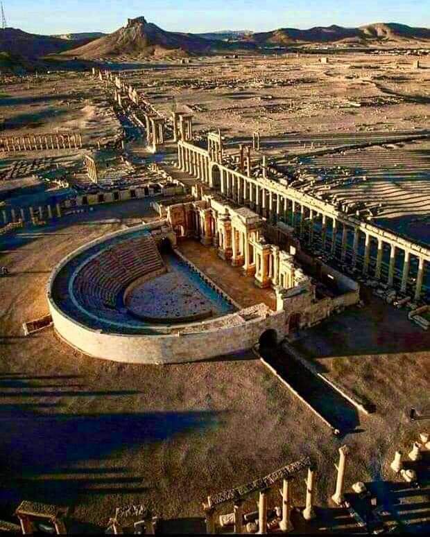 @historyinmemes This was the ancient city of Palmyra, Syria, before it was destroyed by ISIS in 2015