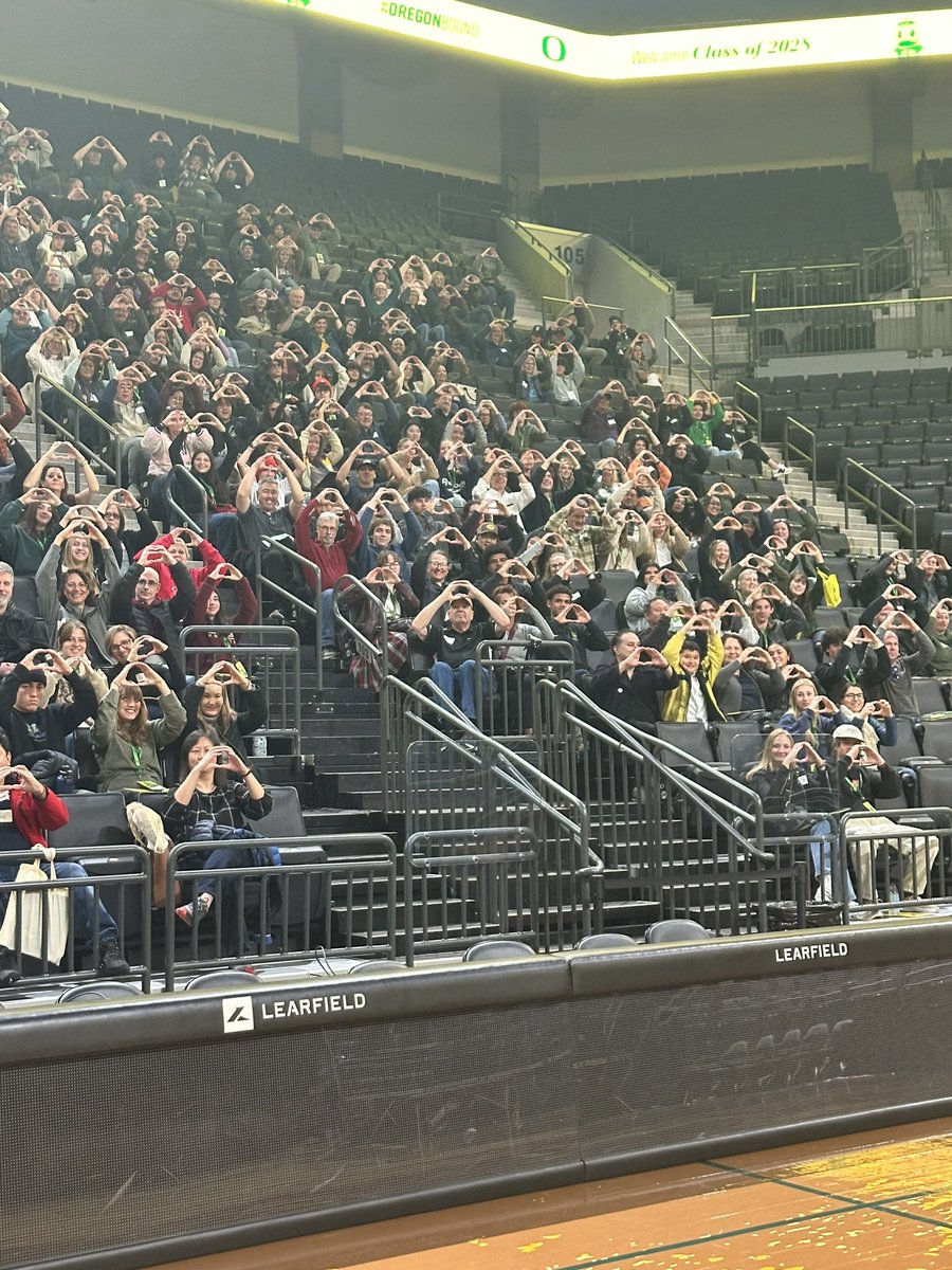 .<a href="/uoregon/">University of Oregon</a> .<a href="/GoDucks/">GoDucks</a> .<a href="/UOAdmissions/">.</a> .<a href="/UOorientation/">UO Orientation</a> This morning an ENTHUSIASTIC &amp; LARGEST Duck Day group of students &amp; families were  WELCOMED at Matt Knight Arena! We have students &amp; families from around the country &amp; the UK on campus! WELCOME Everyone! #OregonBound