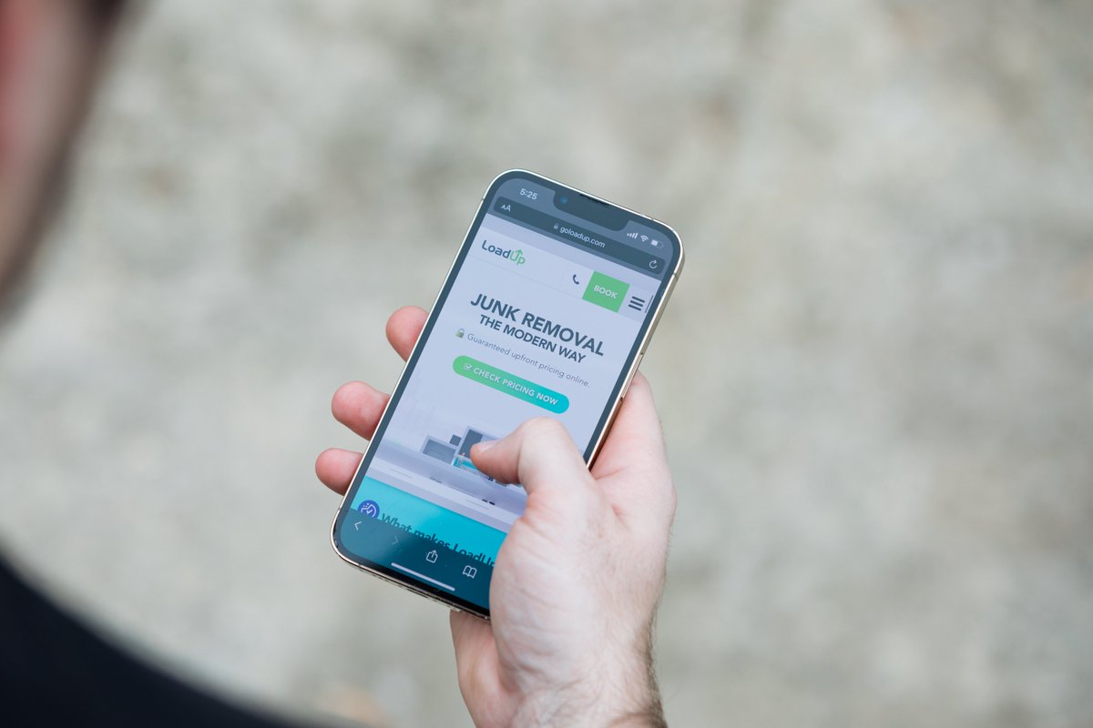 GoLoadUp's tweet image. Experience same-day haul away with LoadUp! ✔️ Check upfront pricing online and schedule same-day pickup services when you book before 12 pm: goloadup.com/same-day-junk-… declutter 
#upfrontpricing #junkremoval #samedayservice
