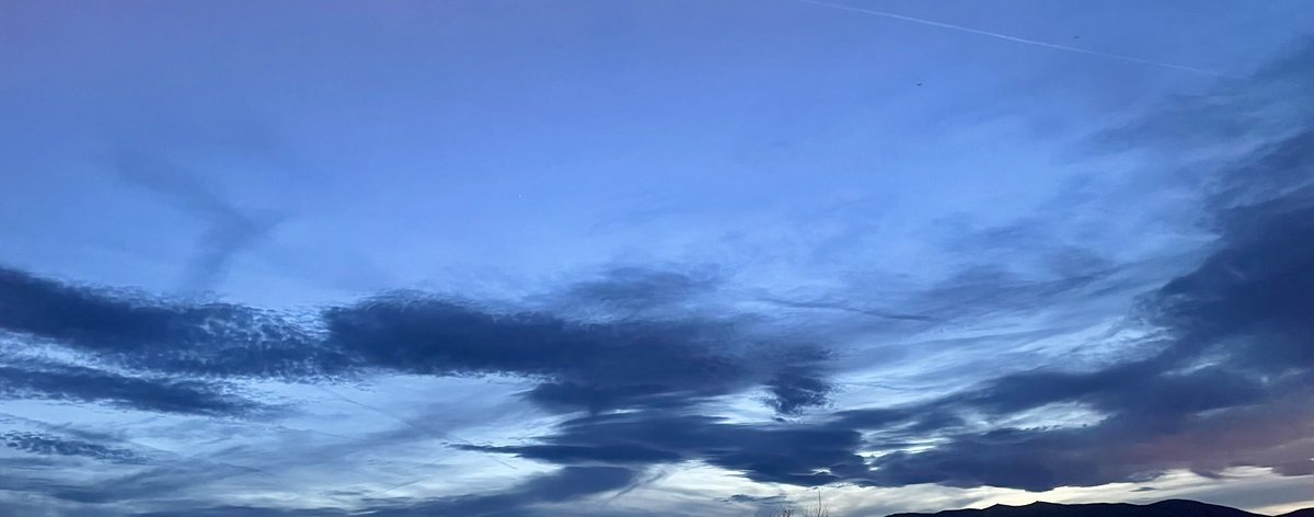 Very interesting sky tonight near Vienne, France 🌌 

It looks painted 🩵💙🤍🩶

#SkyLine #FridayEvening