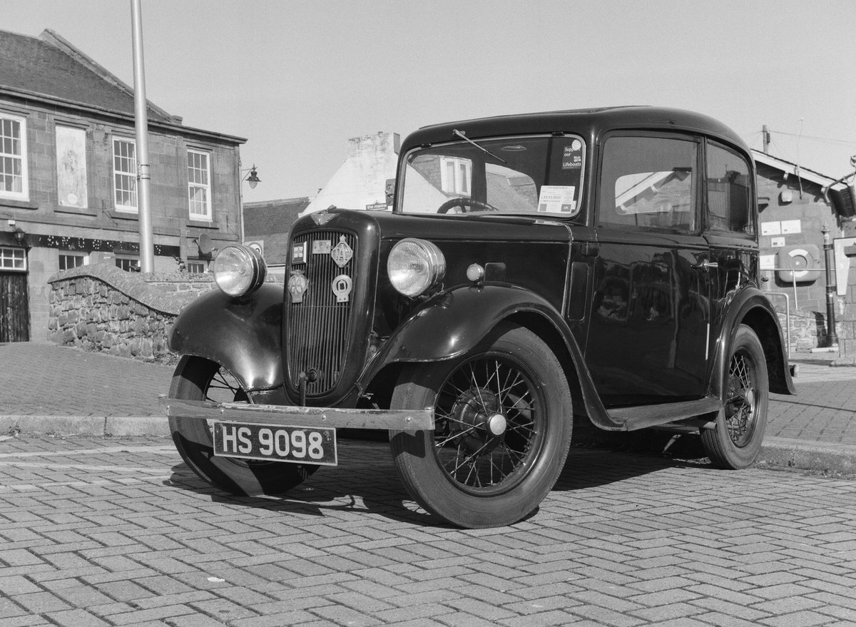 Saw this little beauty in Arbroath the other week. The owner said he and his car are almost the same age and the car is used fairly regularly👍 Camera: Ensign Selfix 16-20 Film: #IlfordHP5 Dev & Scan: AG Photolab #believeinfilm #filmphotography #austin7 #austinseven