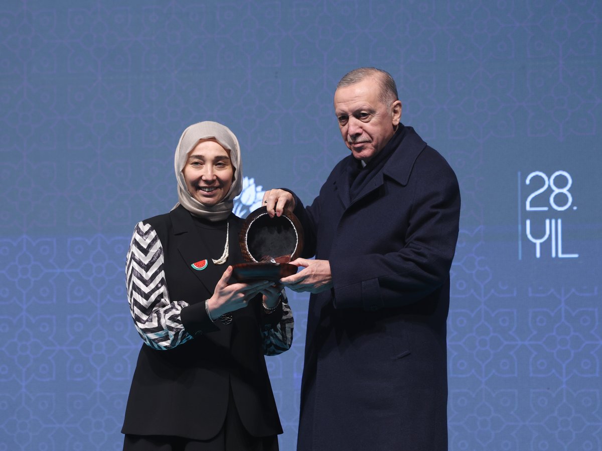 Cumhurbaşkanımız Recep Tayyip Erdoğan, İbn Haldun Üniversitesinde düzenlenen Geleneksel Türkiye Gençlik ve Eğitime Hizmet Vakfı İftar Programı'na katıldı.