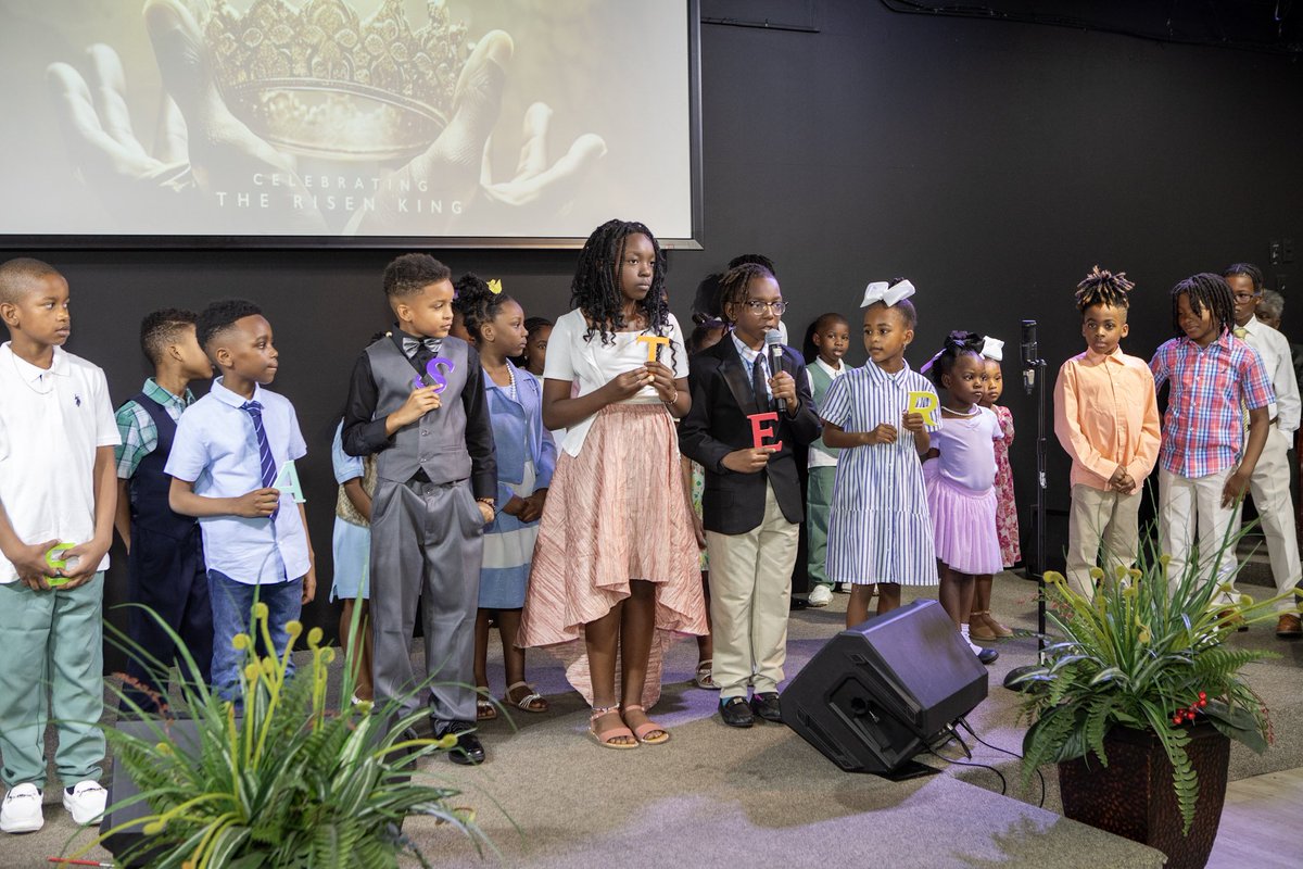 We love our Youth Ministry! And what an amazing job they did this past Sunday with their Resurrection speeches and their song😊🙌🏾✝️🔥❤️!!

#KingdomExcel #Sunday #Church  #Worship #God #Jesus #HolySpirit #Christian #SuperintendentMLC #HolyWeek #Resurrection #Youth #KEMNext