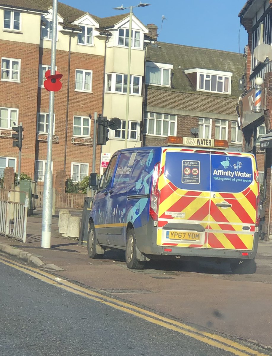StephenCavinder's tweet image. 🔶 Pleased to get this small project over the line. Responding to concerns I’ve funded installation of new bollards and railings at the top of Bushey Mill Lane. Providing better access for pedestrians. #SafetyFirst #LibDemAction #AllYearRound @WatfordLibDems @WatfordCouncil 🔶