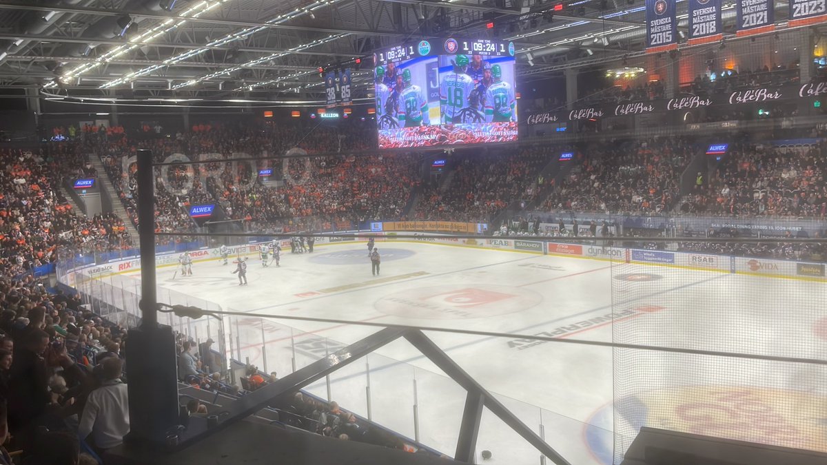LEAKED: Hasse är tydligen och kollar på Växjö lakers mot Rögle, rykten säger även att Hasse var inne i Rögles omklädningsrum och hällde laxeringsmedel i flaskorna. Kan Hasse i Växjö Lakers vara ett gömt guldkorn #vemvet #is #play’n GO