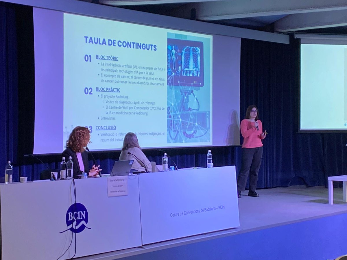 standreu's tweet photo. Avui la nostra escola ha participat a les Jornades Científiques de Batxillerat: els alumnes David Da Silva, Mireia Cervera i Anna García han exposat els seus treballs de recerca a l'auditori. #2BAT https://t.co/51cTbsp6RU