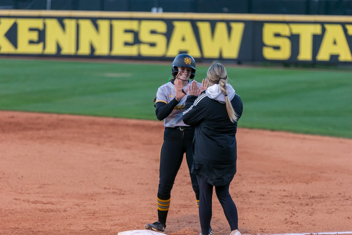 Macie is cookin 👩‍🍳

Last 4 games:

☑️ 5 Hits
🔁 4 RBI
♨️ .700 On-Base Percentage 

#OneHeart | #HootyHoo🦉