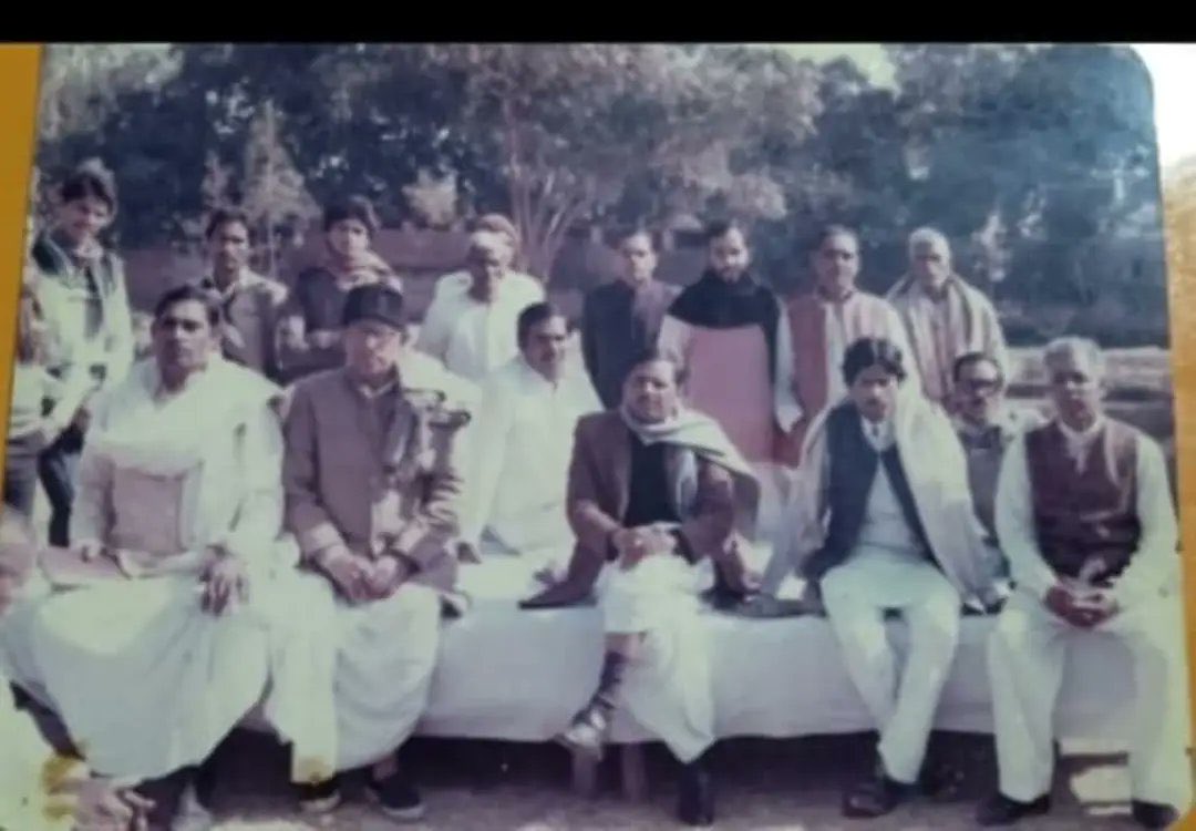 Sha_ver's tweet photo. तब भी आज भी आदरणीय लालजी वर्मा (नाना जी )

#PDA @LaljiVermaSP @samajwadiparty https://t.co/PjSRkHU4LX