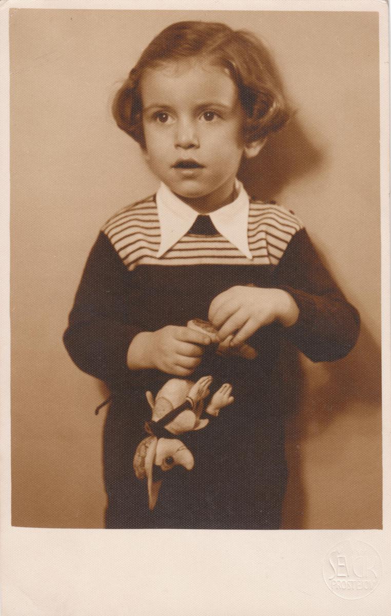 5 April 1936 | Czech Jewish boy, Pavel Zikmund Beamt, was born in Prostějov. He was deported to #Auschwitz from #Theresienstadt ghetto on 28 October 1944. He was murdered in a gas chamber after arrival selection.