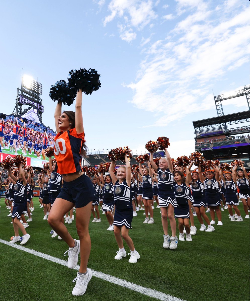 BroncosCheer's tweet image. Happy Home #OpeningDay, @Rockies! 💜

@dbc_renee | #JDBC