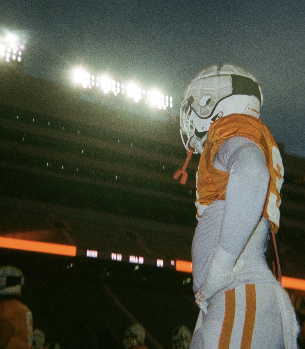 Vol_Football's tweet photo. Dusted off the film camera for night scrimmage 🎞️

#GBO 🍊 https://t.co/0uq8eUOZeL
