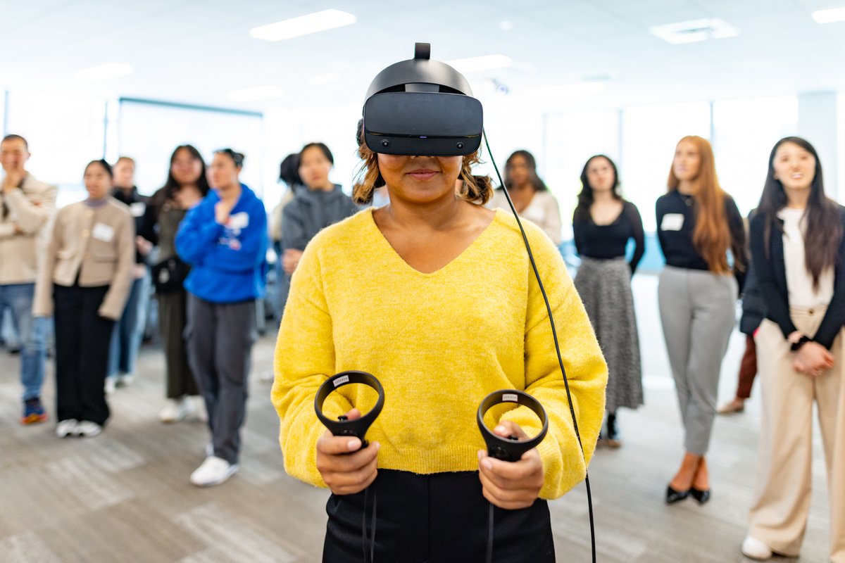 JHUNursing's tweet image. It's always a joy to open our doors to future #HopkinsNurses! Thank you for joining us on #AcceptedStudentsDay. We hope to see you again real soon 😉