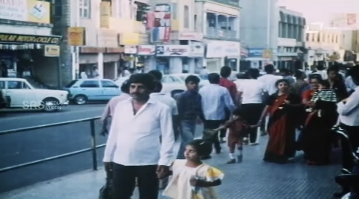 #OldBangalore: Brigade Road, 1989

#bangalore #bengaluru #brigaderoad