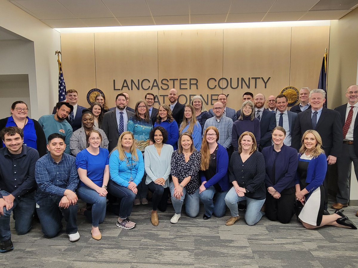 Today, our office participated in #WearBlueDay to stand in solidarity with victims of child abuse!

#BeBraveLincoln @Lincoln_Police #ChildAbuseAwarenessMonth