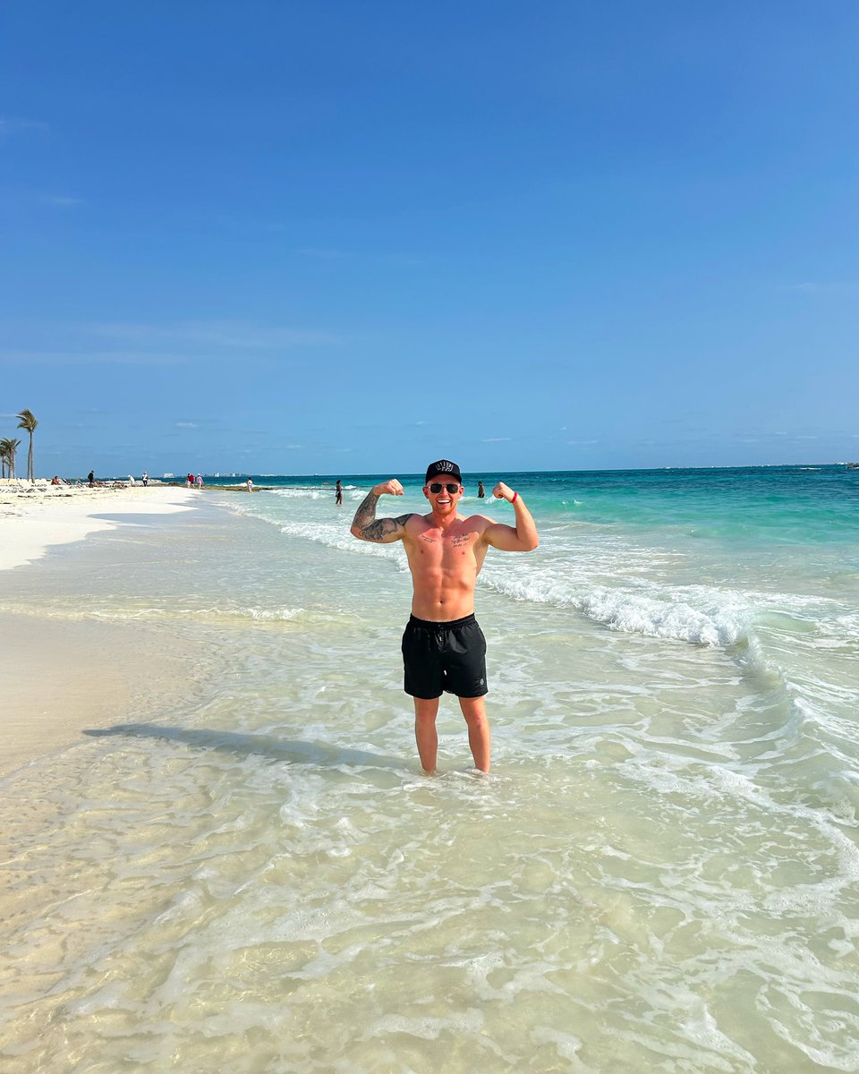 cam_meredith's tweet photo. Mexico cancun spring break 🇲🇽🍻 https://t.co/47iCCvnpo6