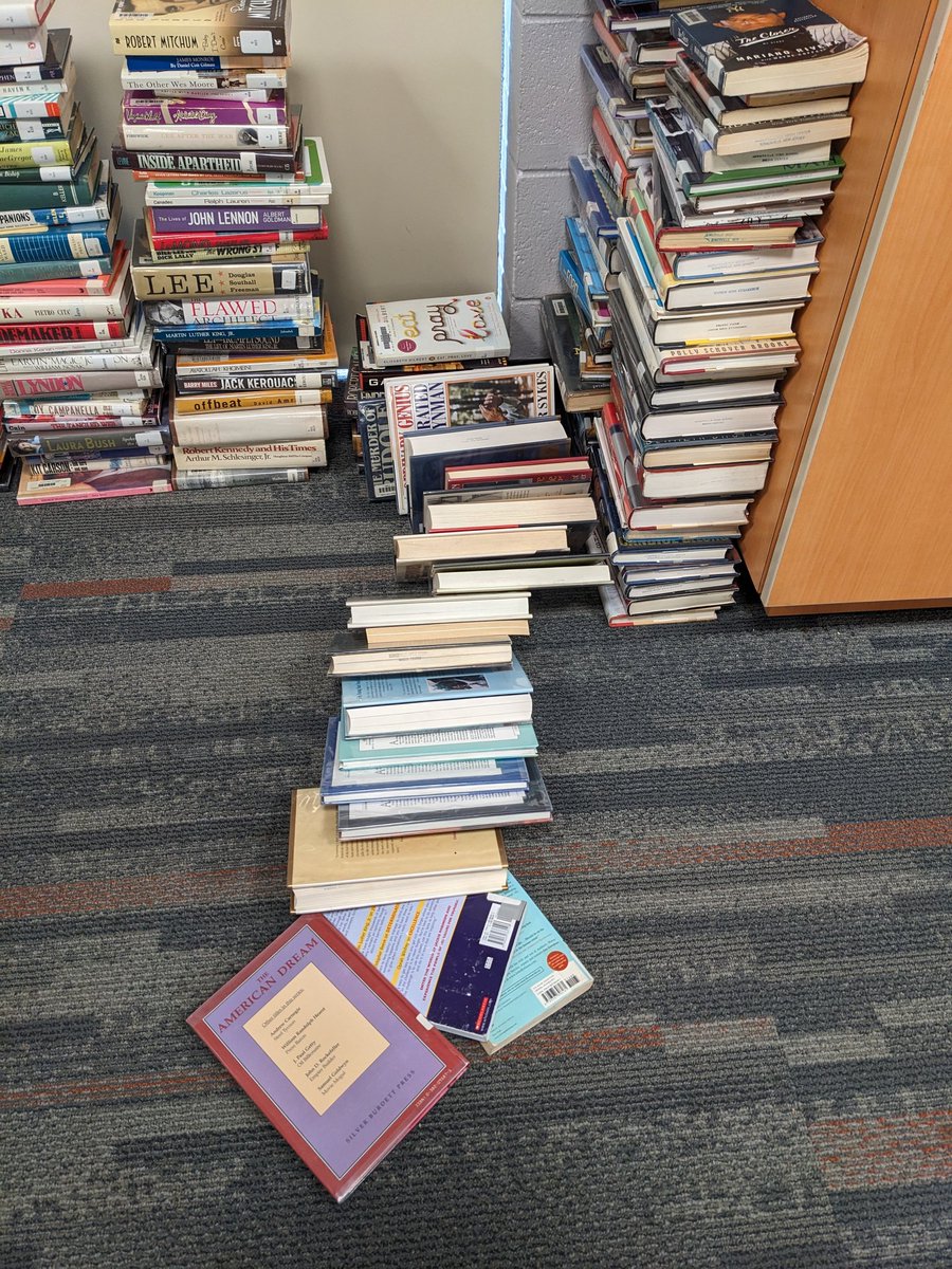 The hazards of librarianship during an #earthquake! 🤣🤣🤣 There's no place that I'd rather be! ❤️📚❤️ @GFoleySHS @SomervilleHSNJ @VilleSchoolsNJ #earthquakeNJ