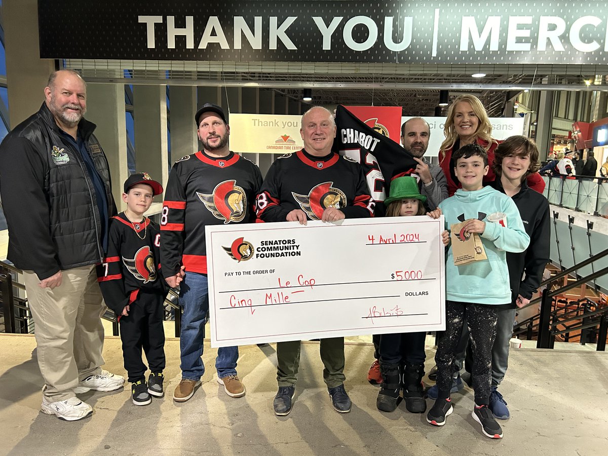 🎉 Un grand MERCI à la Fondation communautaire des @Senators ! Grâce à leur générosité, des familles ont vécu une soirée mémorable en assistant à un match. Ce soutien joue un rôle clé dans nos programmes destinés aux jeunes francophones. #JeunesseOttawa #LeCAP #Sens