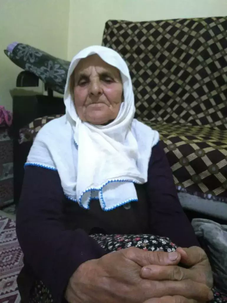 digermesele's tweet photo. 85 yaşındaki bu kadın bugün köpeklerin dişleri arasında parçalanarak feci şekilde can verdi!

Türk insanını 2024 yılında her ne sebeple olursa olsun sokaktaki vahşi yırtıcıların insafına bırakmayı tercih eden herkes bu cinayetin failidir. https://t.co/0SQouAaEmq
