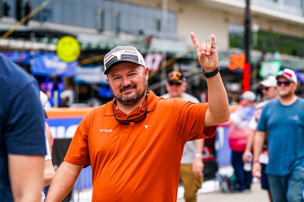 Hook 'em. 🤘 @TexasLonghorns