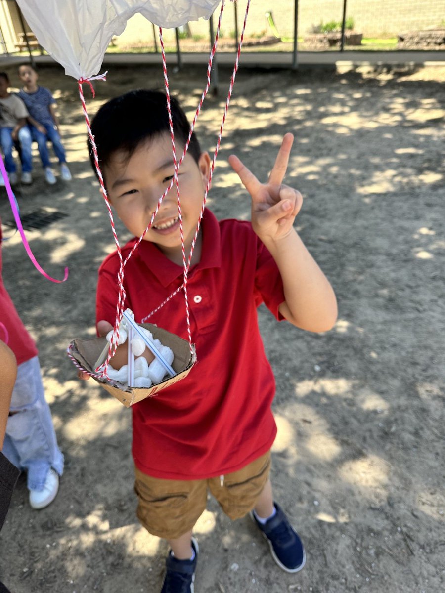 CFISDPost's tweet photo. One small drop for eggs, one giant leap for kindergarten! #eggdropday https://t.co/UVz5SdJZ9m