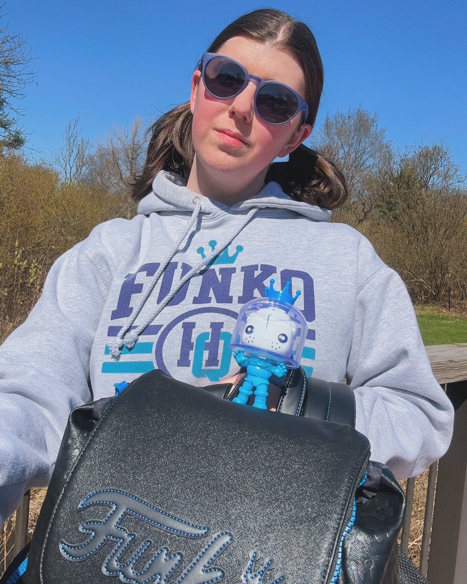 brunette_nerdet's tweet photo. Happy Friday!! Have all the Funko gear today 💙
#funkofashionfriday #freddyfunko #loungeflybackpack
@funko
@Loungefly
#funkofunatic
#FOTM
#myfunkostory https://t.co/6ofLeAzNoQ
